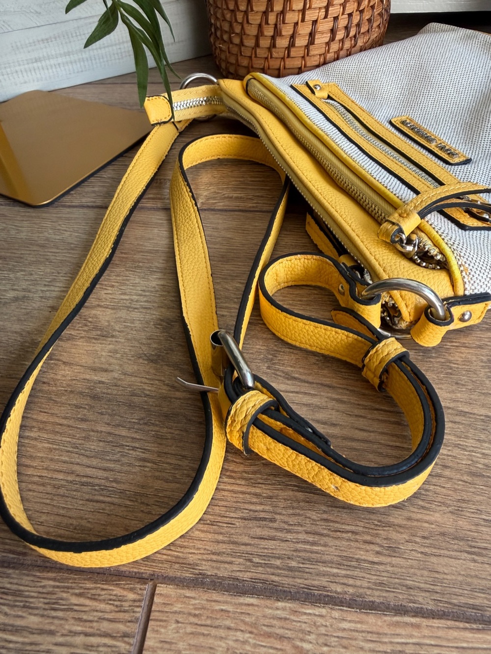 Dana Buchman VL Yellow Flower & Linen Crossbody Shoulder Bag - Picture 8 of 9